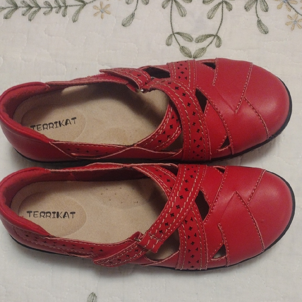 Terrikat Women's Red Casual Shoes size 7